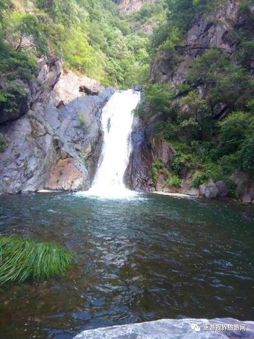 洛阳红山大峡谷景区高山云端空中玻璃滑道开始建设中,该项目总投资一