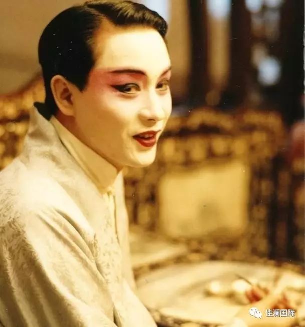 里的程蝶衣,美艳绝代;《倩女幽魂》里的宁采臣,少年书生;《东邪西毒》