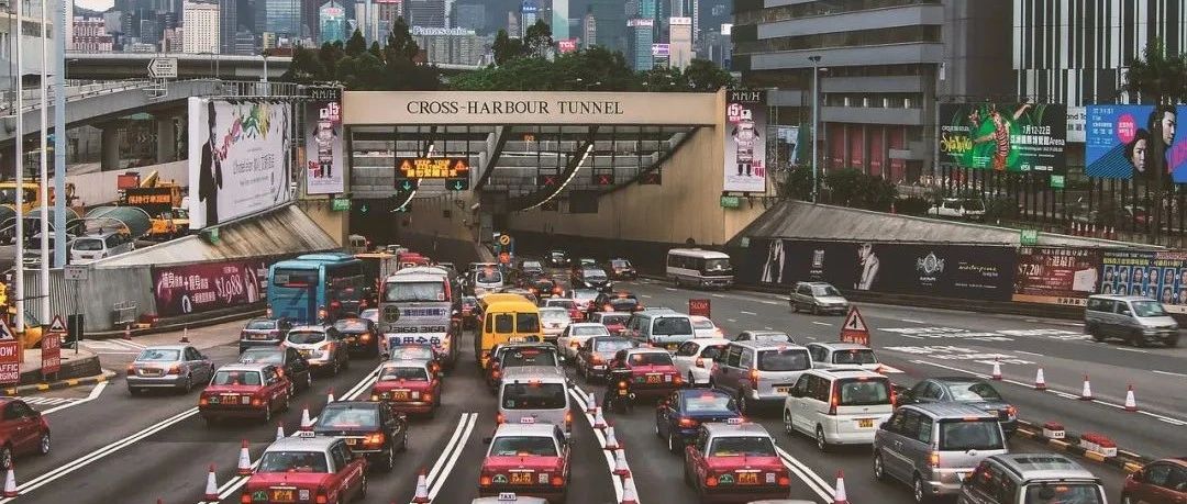 香港移民满7年后应该怎么办？不在香港常住，还能拿永居身份吗？