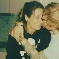 Ed Sheeran秀婚戒被疑已密婚 本人回答大玩玄机