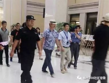 著名演员濮存昕惊现嵊州人民医院!身后还跟着一群人