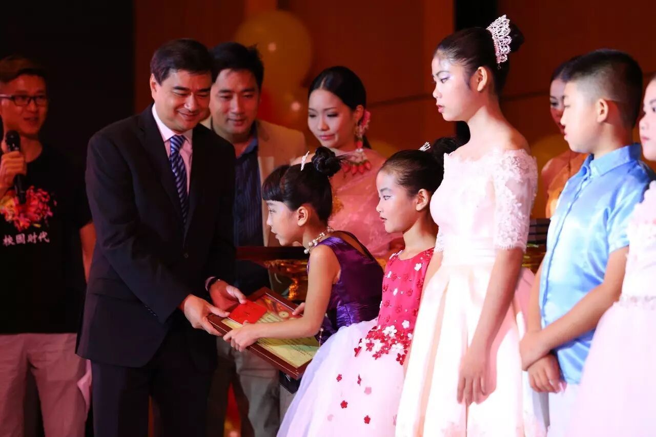 名嘴大咖助你成就主持梦，火力全开等你来挑战！