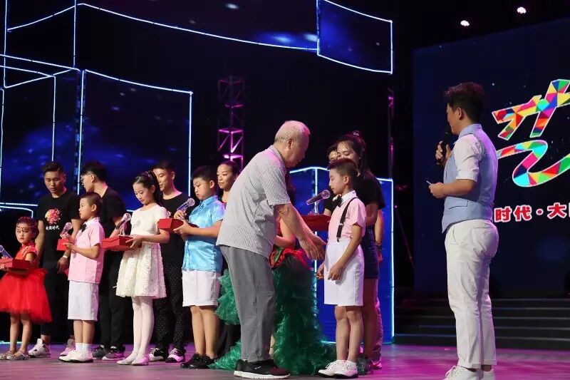 名嘴大咖助你成就主持梦，火力全开等你来挑战！