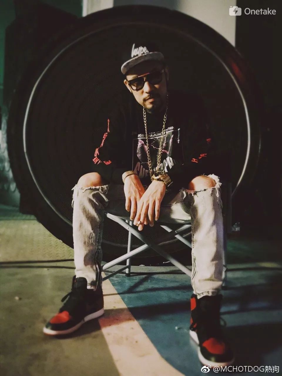 《差不多先生》播放量就是1448万,大多数rapper一辈子都追不上热狗这