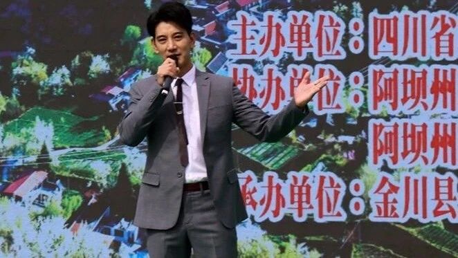 2018金川梨花节开幕蒲巴甲倾情献唱感动千万乡亲!