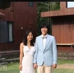 李孝利借礼服 朴宝剑掌镜婚纱照这对准夫妇应该幸福炸了!