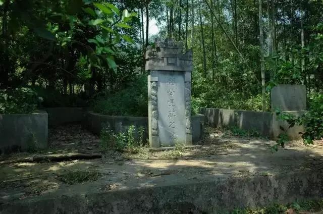 刘坤一墓光绪二十五年(1899,当慈禧太后与荣禄阴谋废黜光绪皇帝时