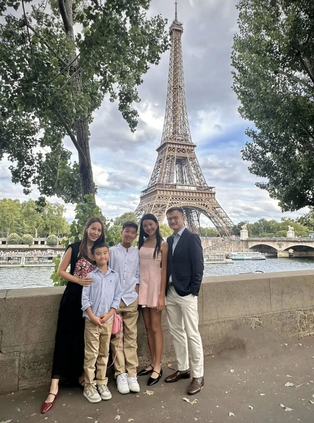 曹敏莉一家人。（IG圖片）