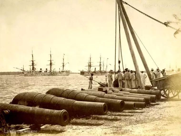 亭可马里港的英国海军火炮