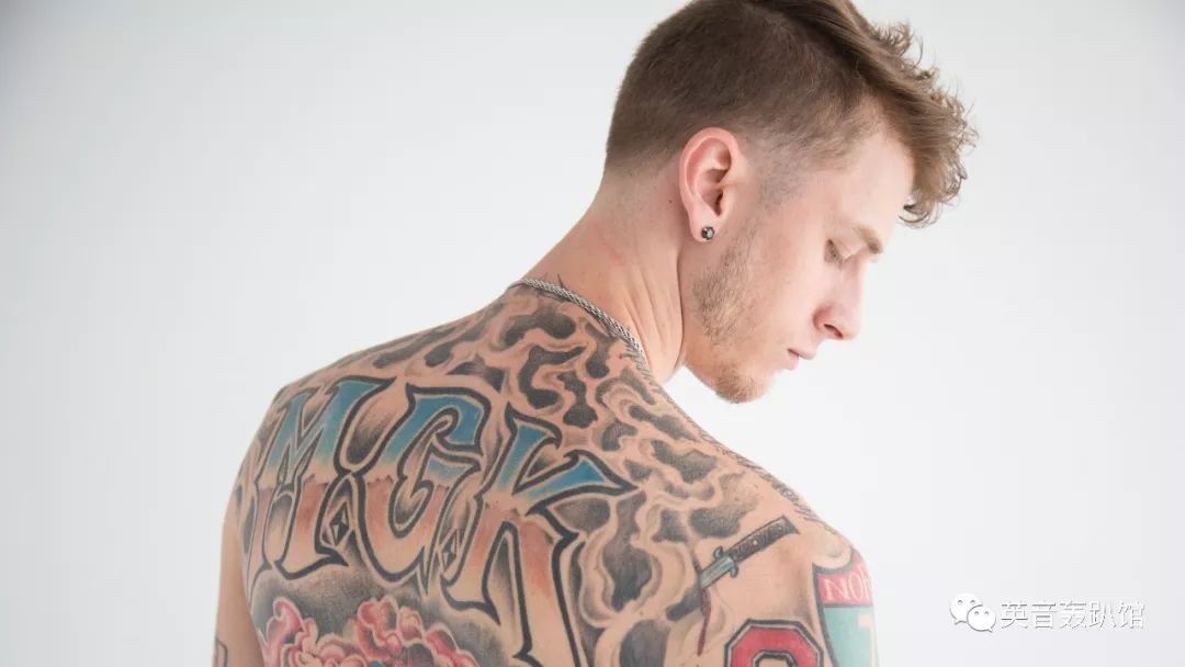 最帅最吊炸天的白人rapper-mgk,没有之一!