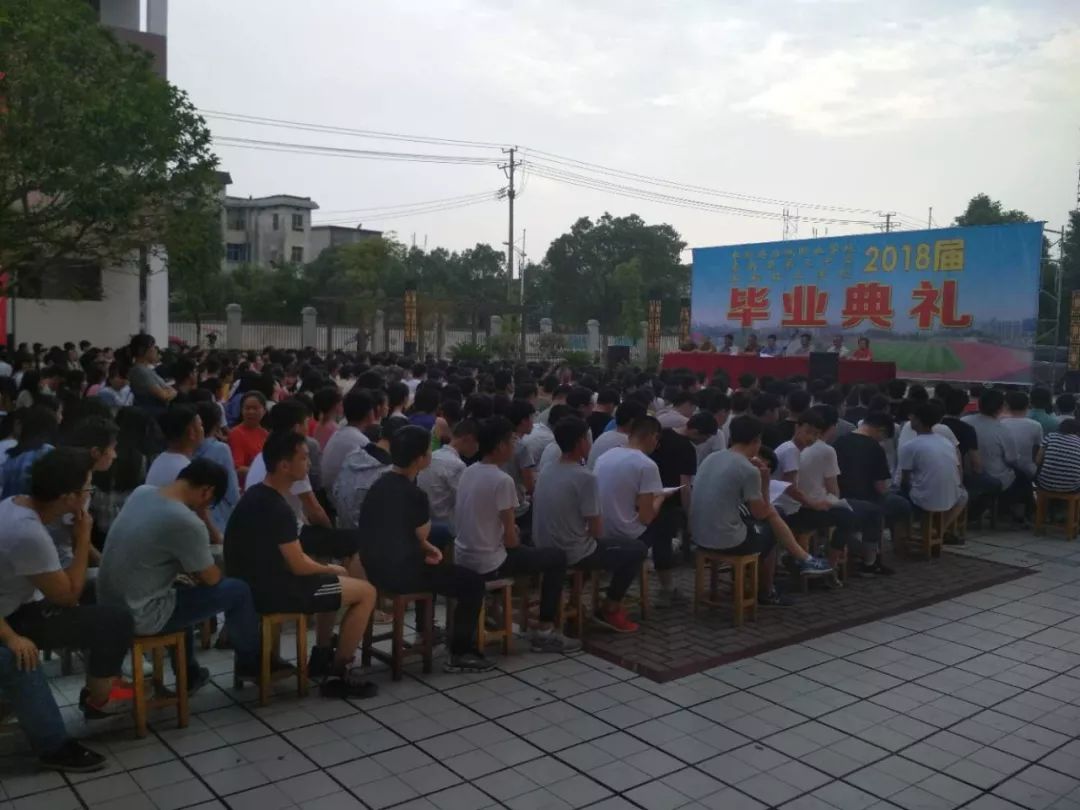 三年后,奉新三中又开了这样一个会,上千学生出席!