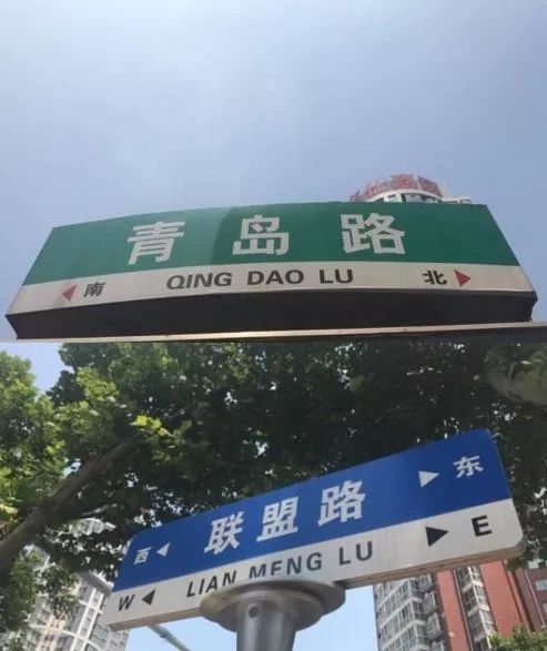 在洛阳,每一个街道都有一个故事 在洛阳,南北向的街道路牌是绿色