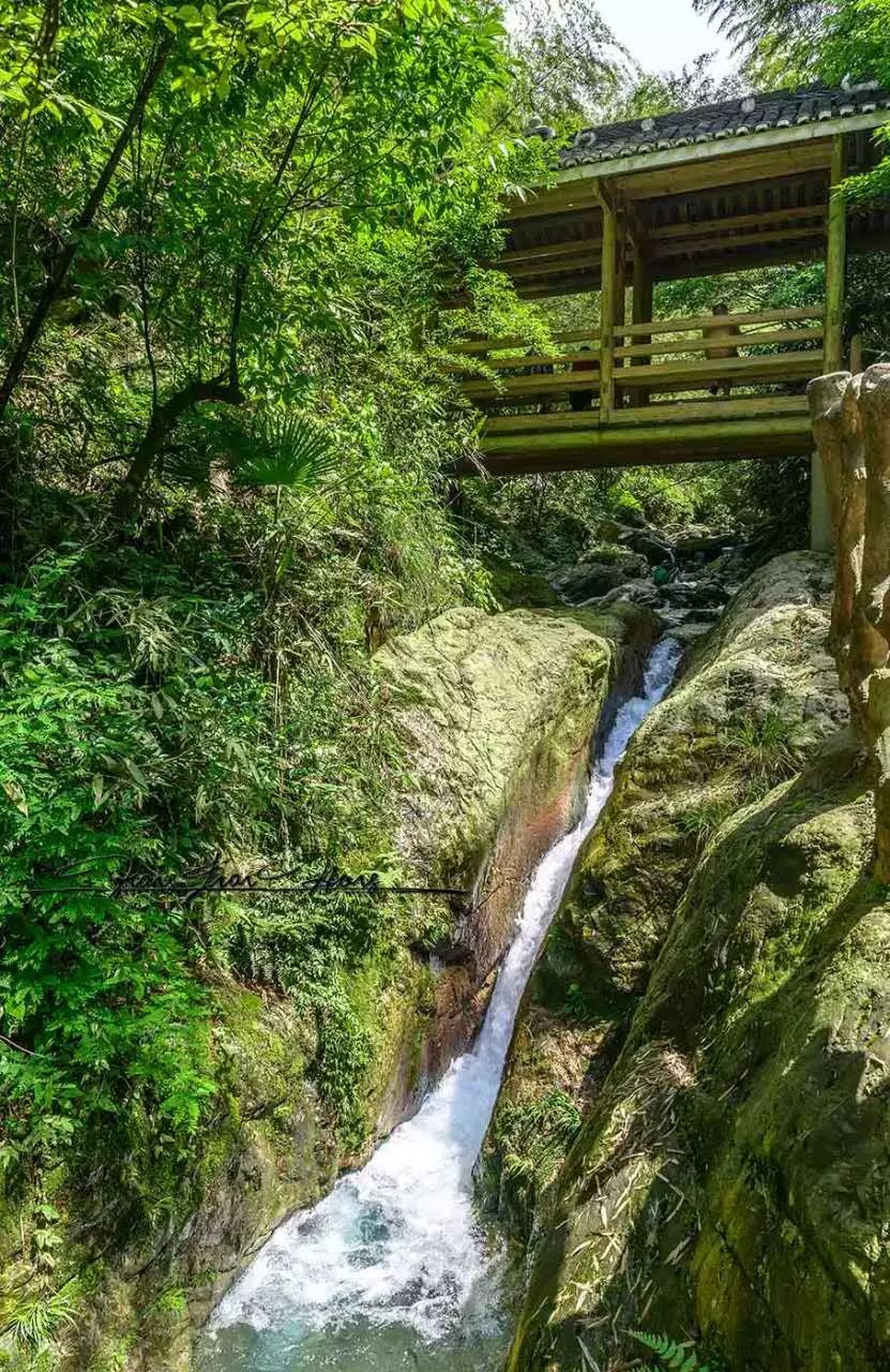 三联峒冰泉峡谷