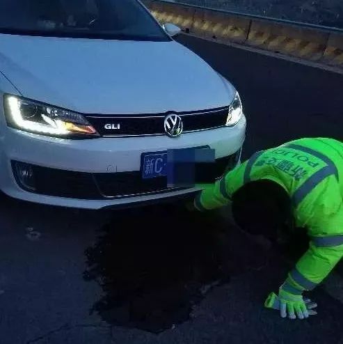 【97.4 暖心】两岁女童高烧抽搐,高速交警爱心护送!