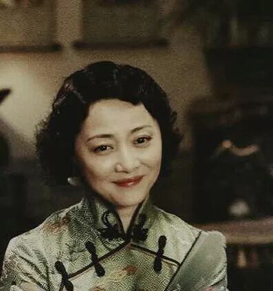 唐艺昕大婚在即51岁的准婆婆火了,近照曝光后,原来是这位女神?