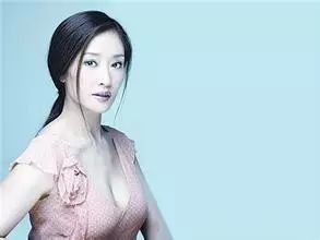 盖丽丽被传吸毒被富商包养,豪放喂乳是艺术献身还是不知羞耻?