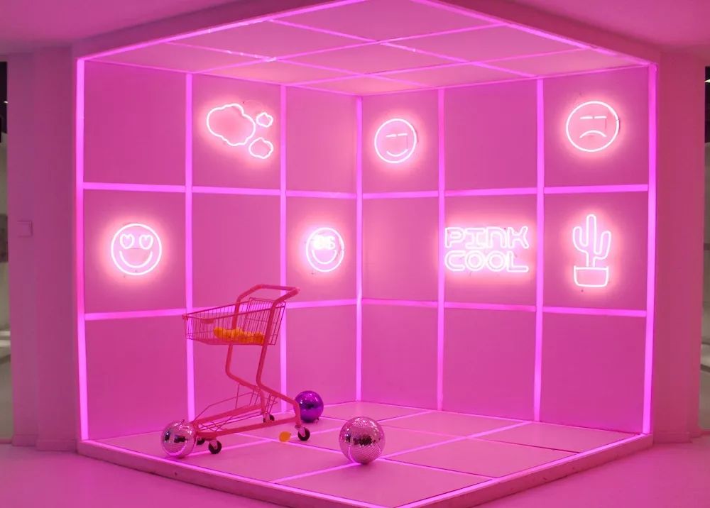 在杭州1000㎡ pink house,躺进梦幻泳池看
