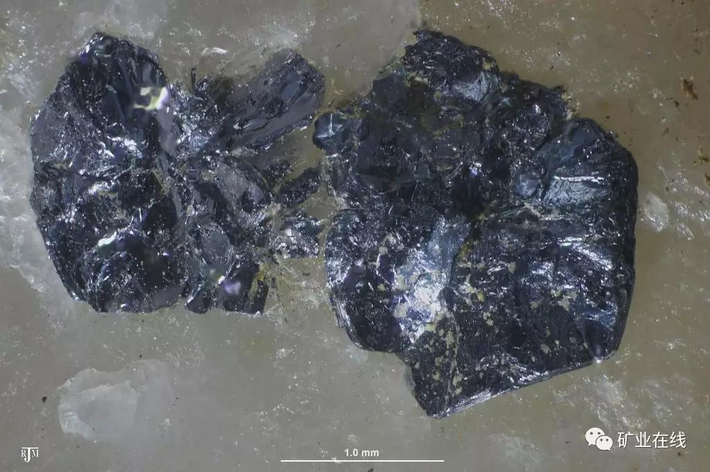 辉钼矿(molybdenite)mos2 是最重要的钼矿资源.