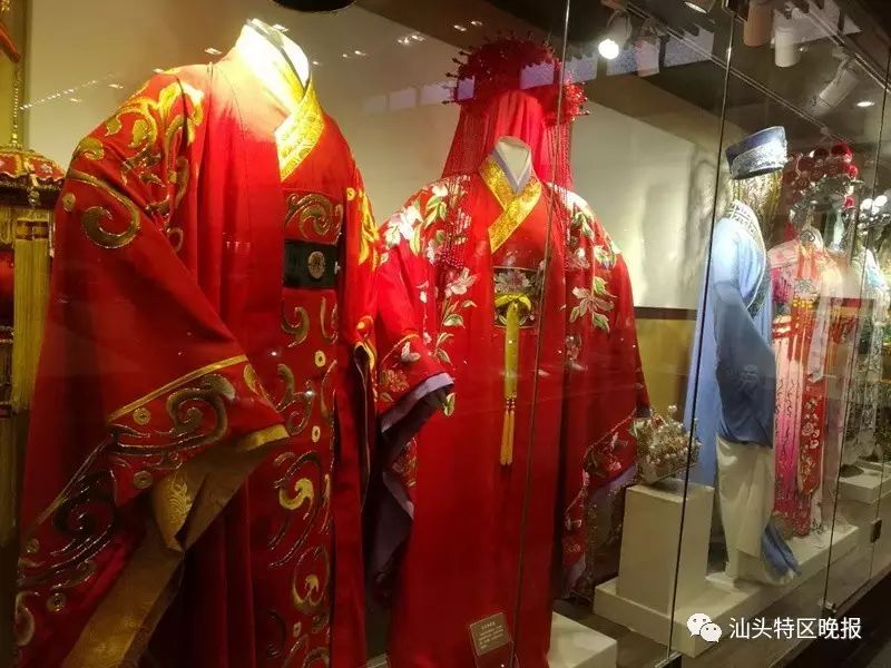 湖北头饰价格联盟-【藏品故事】潮剧服饰:诠释人物个性内涵和形式美