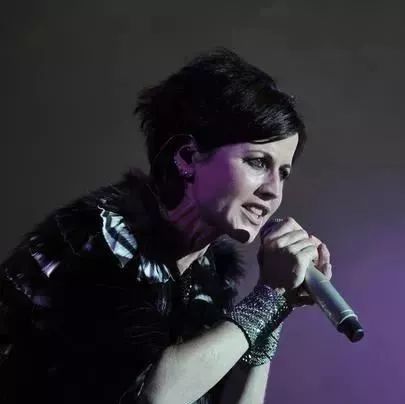 看片 | R.I.P Dolores O'Riordan 记忆深处的歌声,再也看不到的现场...