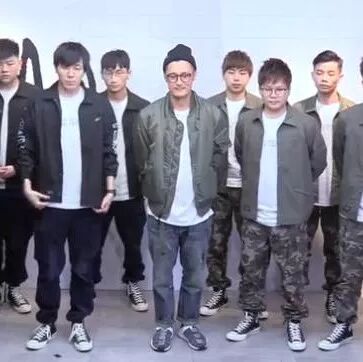 余文乐玩＂农药＂组英雄联盟战队:史上最尬发布会(全程视频记录)