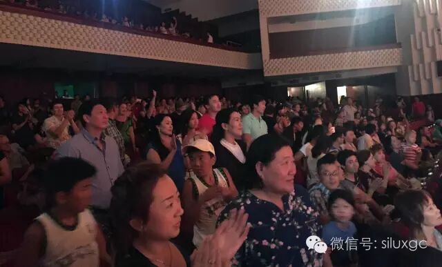 比什凯克《丝路彩虹》首场成功演出 第二场一票难求