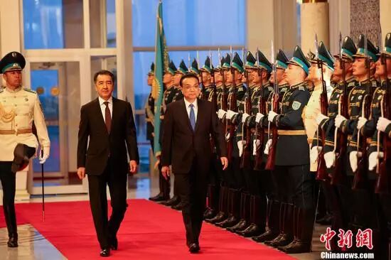 夕至朝离“旋风式”访问 李克强访哈力促产能合作