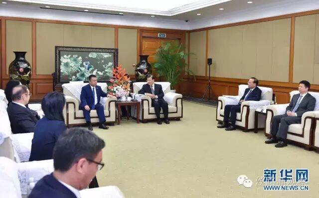 刘云山会见吉尔吉斯斯坦社会民主党主要领导人、议长图尔松别科夫