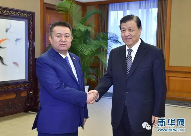 刘云山会见吉尔吉斯斯坦社会民主党主要领导人、议长图尔松别科夫