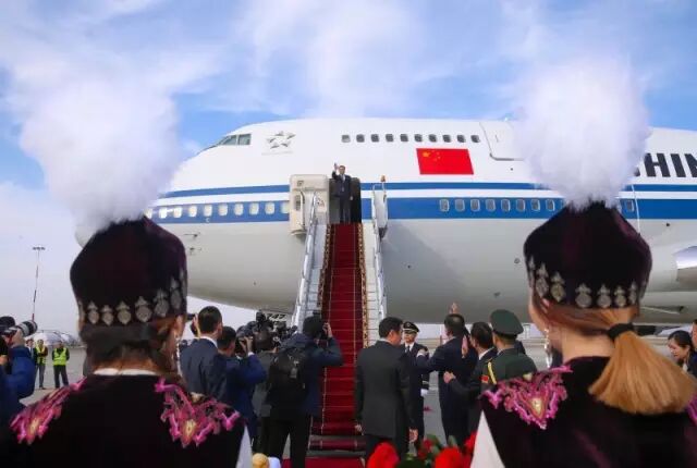 李克强总理2日抵达比什凯克 开始对吉尔吉斯斯坦进行正式访问