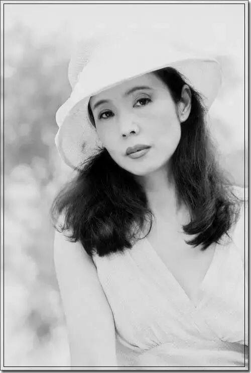 严歌苓青年时