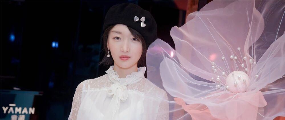 周冬雨被全网“举报”?为什么还能笑得这么开心… …