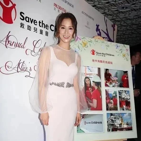 不追求“瘦”的徐子淇,穿连衣裙美得圆润又富态,难怪能嫁入豪门
