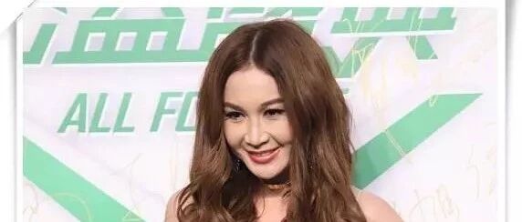 温碧霞一袭七彩仙女裙,52岁嫩成25岁,网友:你再不老我们就疯了