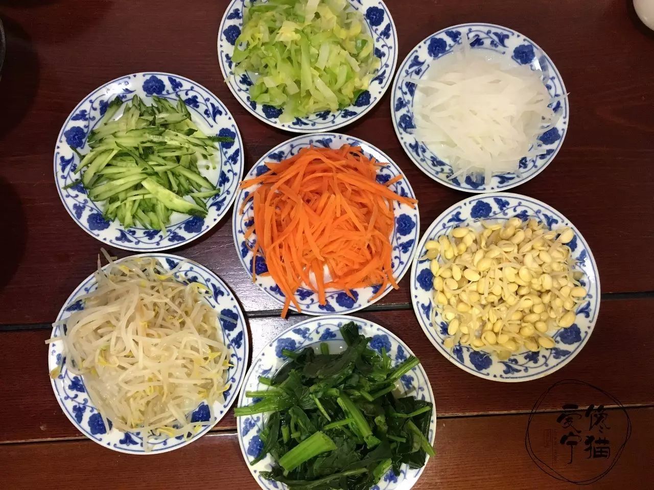 此外 菜码也是捞面重要的一个环节,天津人吃捞面尤其注重时鲜蔬菜相佐