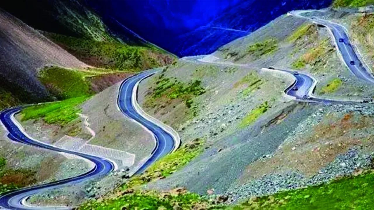 有一种地方,风景在路上 有一种旅行,叫公路旅行 新疆,独库公路——