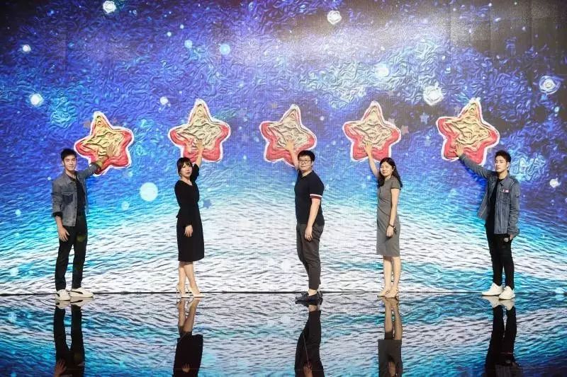 盛一伦潘玮柏为爱助力 爱钱进“发现小小幸福”三周年庆