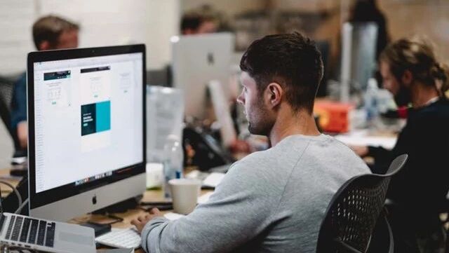 不好意思，今日没有苹果，但是有一份全英工作等着你！