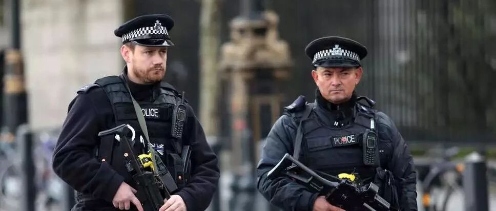 【特别注意】伦敦地铁站Clapham Common一人被刺杀，这是本周的第3起伤人事件！