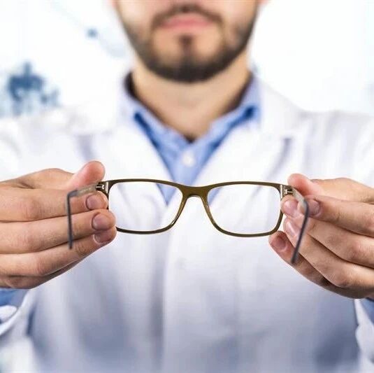 英国留学 | 如何在英国免费配眼镜？