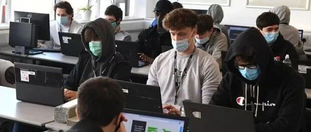 6月29日 |  新冠原因缺课人数一周增13.6万，33万名儿童处于自我隔离  |  英国留学生要了解的疫情信息（日报）