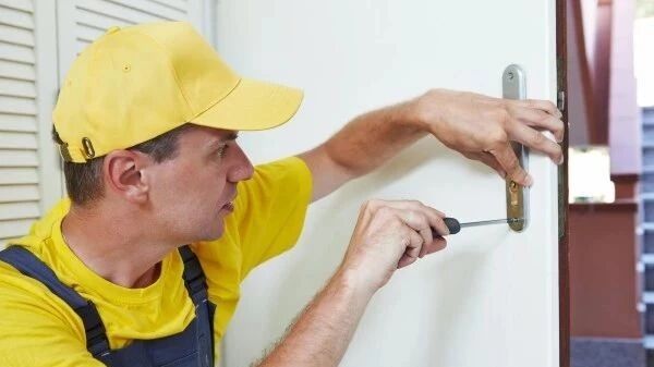 在英国忘记带家门钥匙了，怎么办？