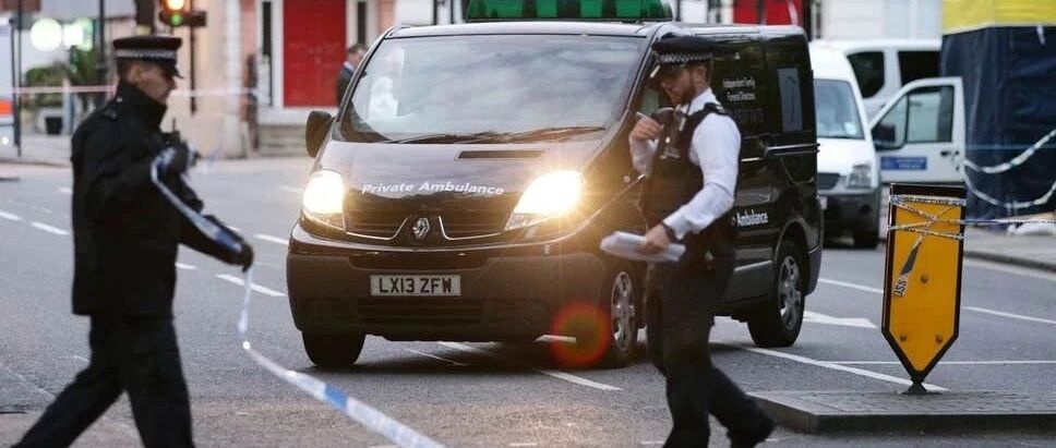 伦敦开着价值40万的车行骗的人，那晚在UCL附近被我遇到了....