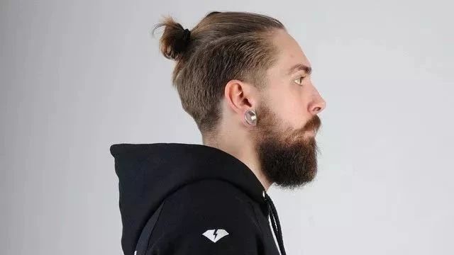 英国剪发贵吗？ 呵呵 ！