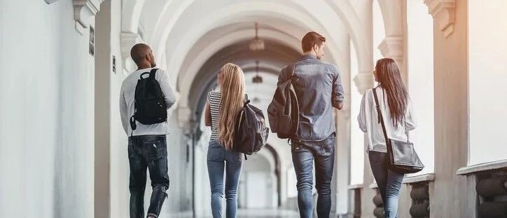 英国大学说，我们正在抄作业...包机开学奥利给！