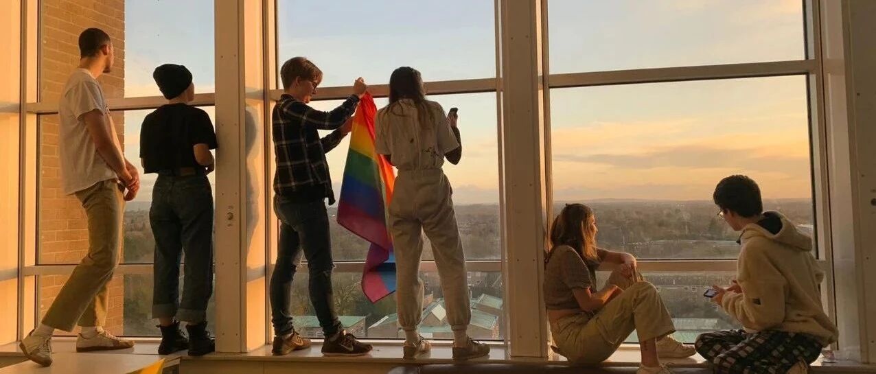 曼大学生与校方对抗数周，最终妥协给全校学生退30%的房租