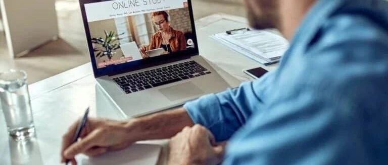 【请愿书】要求英国大学学费降至3000镑，已有50万+学生投票