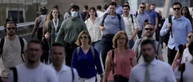 就算英国不执行Plan B，新冠感染率也将从下个月开始下降，圣诞节前将降至5千例/天 |  英国留学生要了解的疫情信息（日报）