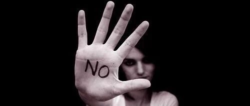 英国留学生抗议：不要消费疫情，拿着公益做营销！