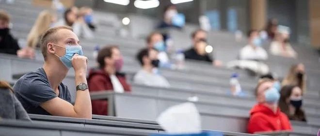 5月18日 | 尽管新冠限制放宽,但大学仍计划秋季开设在线教学,同学表示抗议!| 英国留学生要了解的疫情信息(日报)